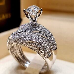 Elegant Silver sparkling stones Ring